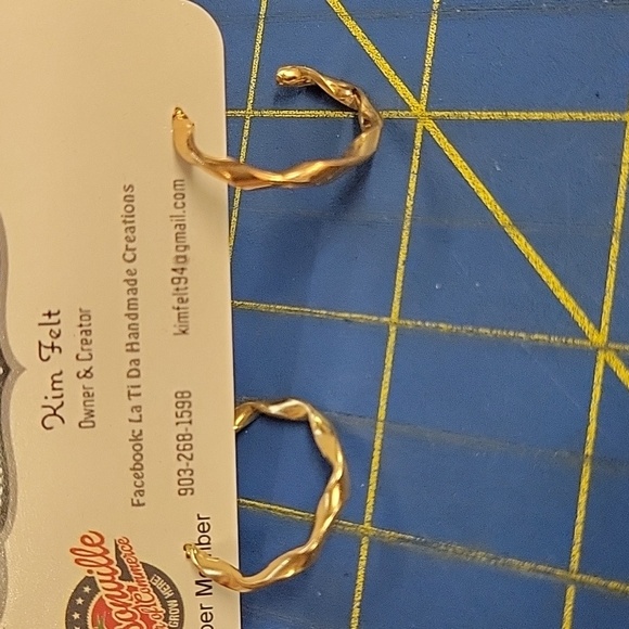 Twisted Gold Tone 1" Hoop Earrings - Picture 1 of 2